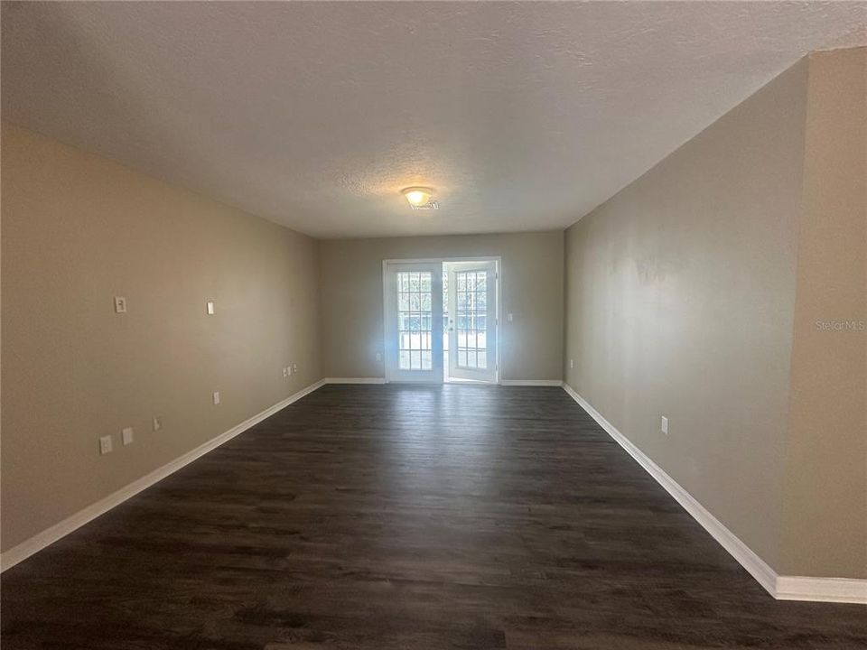 For Sale: $549,900 (4 beds, 2 baths, 2433 Square Feet)