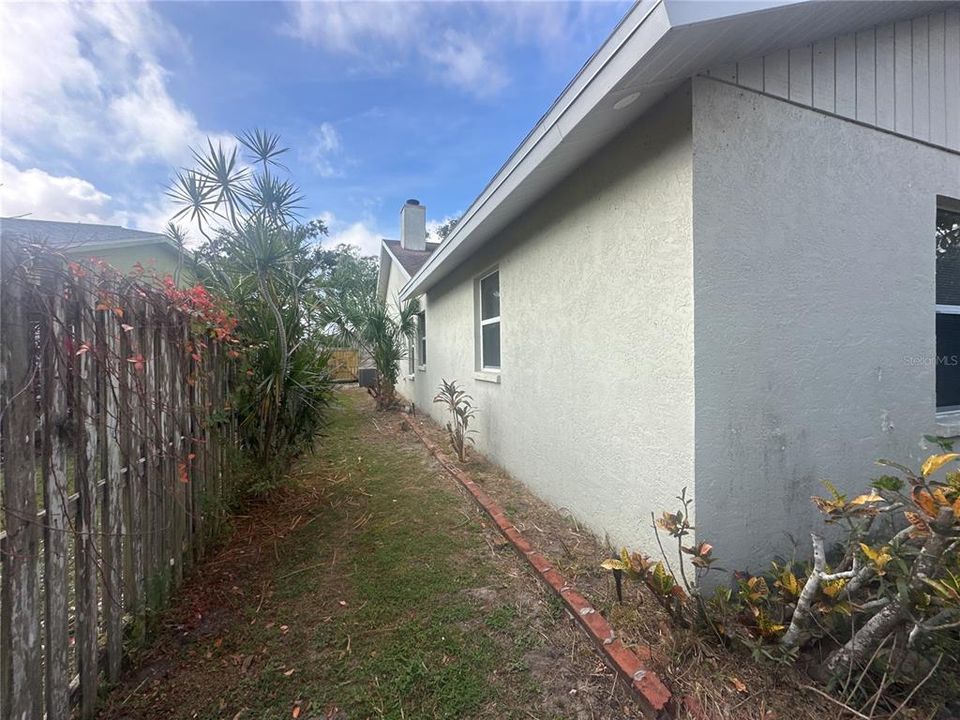 For Sale: $549,900 (4 beds, 2 baths, 2433 Square Feet)