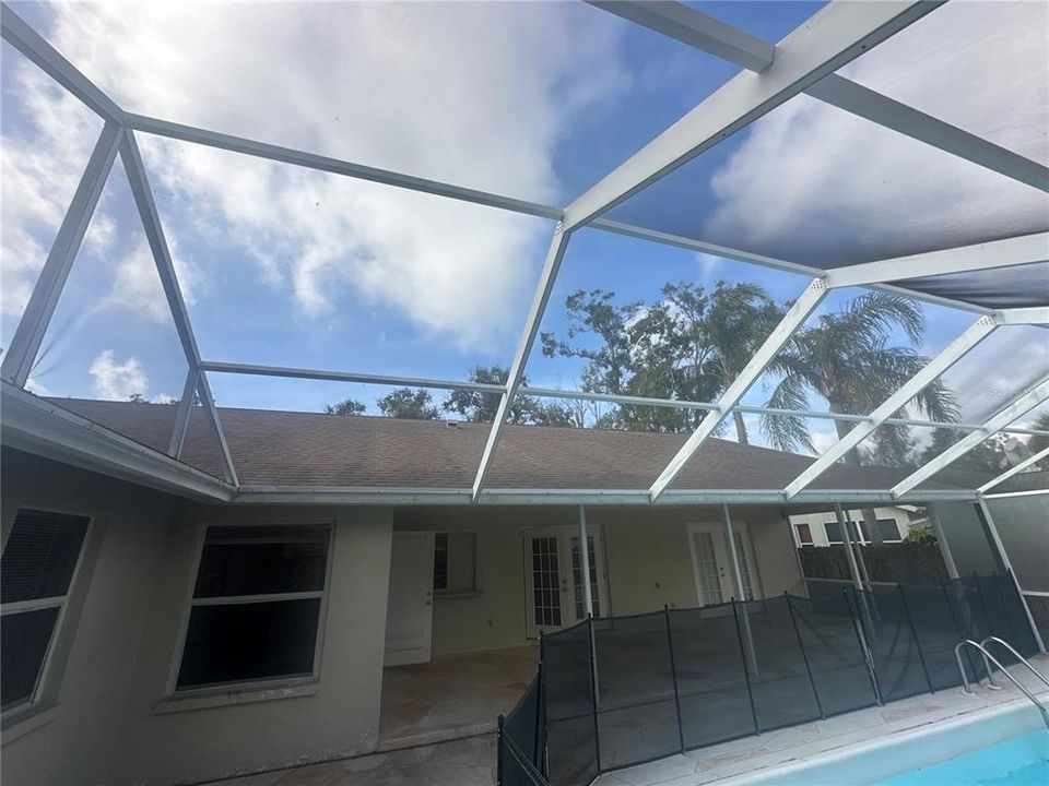 For Sale: $549,900 (4 beds, 2 baths, 2433 Square Feet)