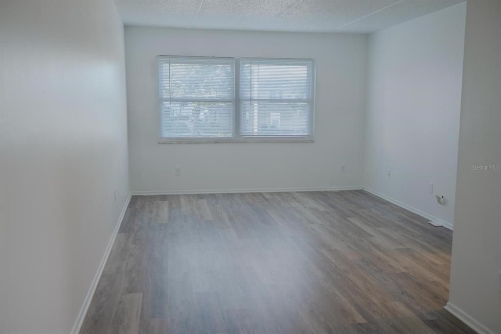 出租: $1,200 (1 贝兹, 1 浴室, 650 平方英尺)