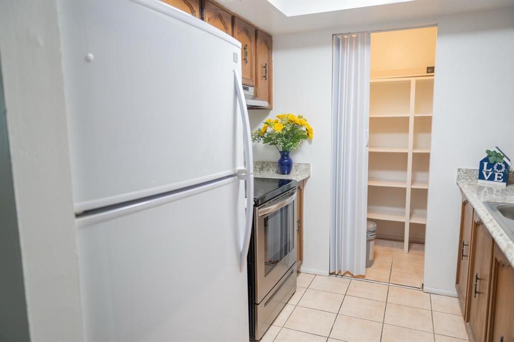 出租: $1,200 (1 贝兹, 1 浴室, 650 平方英尺)