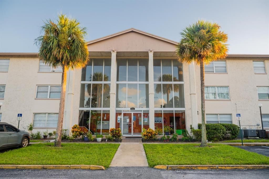 出租: $1,200 (1 贝兹, 1 浴室, 650 平方英尺)