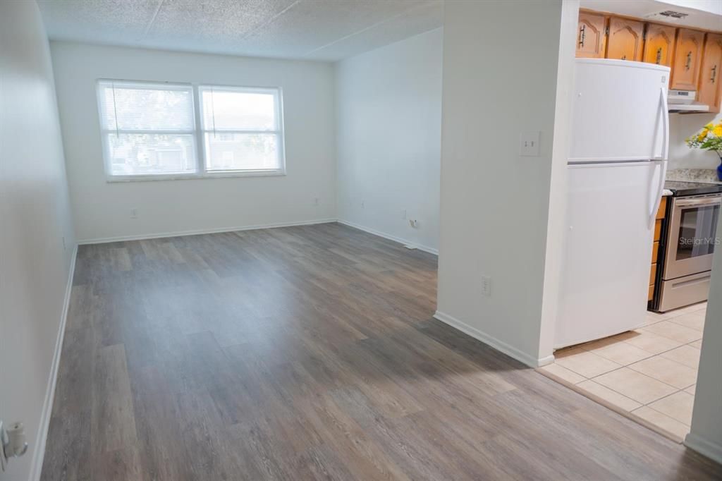 出租: $1,200 (1 贝兹, 1 浴室, 650 平方英尺)