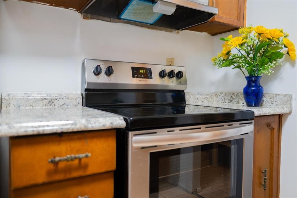 出租: $1,200 (1 贝兹, 1 浴室, 650 平方英尺)