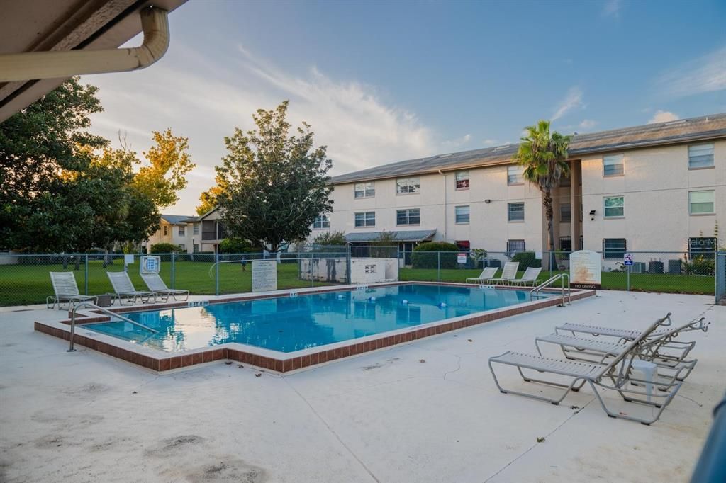 出租: $1,200 (1 贝兹, 1 浴室, 650 平方英尺)