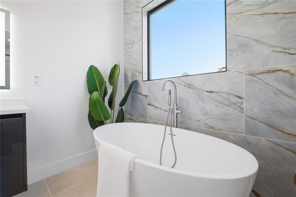 En Venta: $1,379,000 (4 camas, 3 baños, 3027 Pies cuadrados)