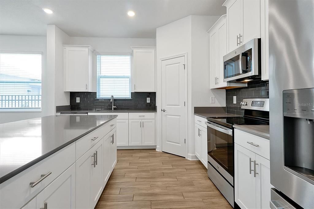 待售: $519,000 (4 贝兹, 3 浴室, 2496 平方英尺)