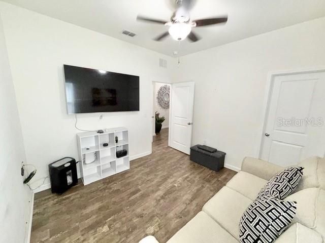 For Rent: $2,300 (3 beds, 2 baths, 1750 Square Feet)