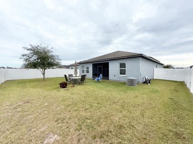 For Rent: $2,300 (3 beds, 2 baths, 1750 Square Feet)