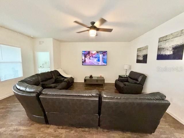 For Rent: $2,300 (3 beds, 2 baths, 1750 Square Feet)