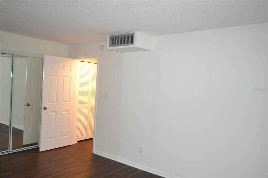 For Rent: $1,995 (2 beds, 2 baths, 1200 Square Feet)