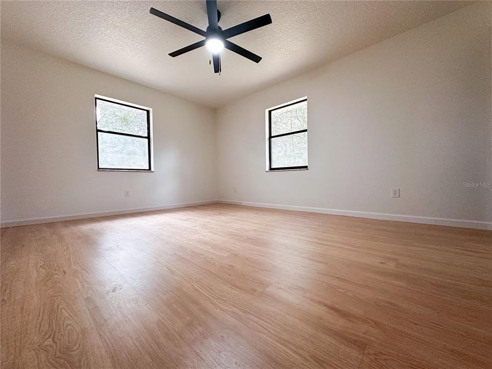 For Sale: $399,900 (3 beds, 2 baths, 1529 Square Feet)