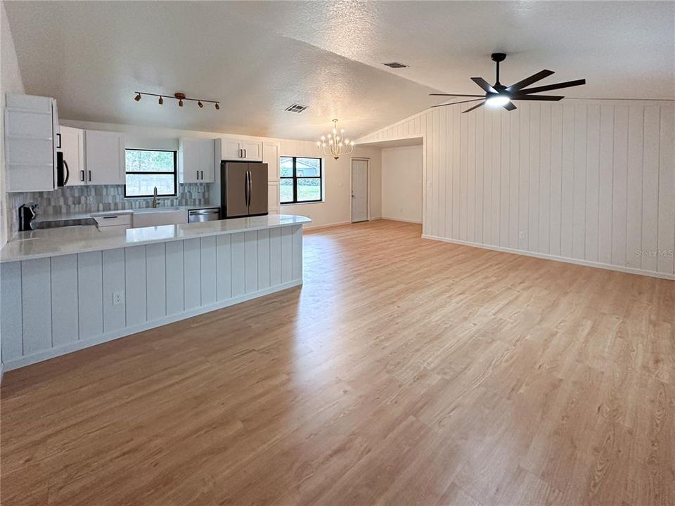 For Sale: $399,900 (3 beds, 2 baths, 1529 Square Feet)