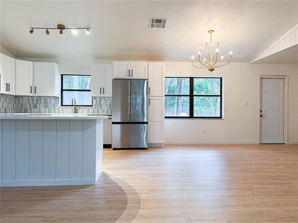 For Sale: $399,900 (3 beds, 2 baths, 1529 Square Feet)