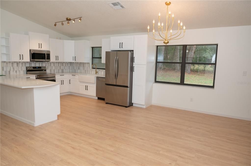 For Sale: $399,900 (3 beds, 2 baths, 1529 Square Feet)