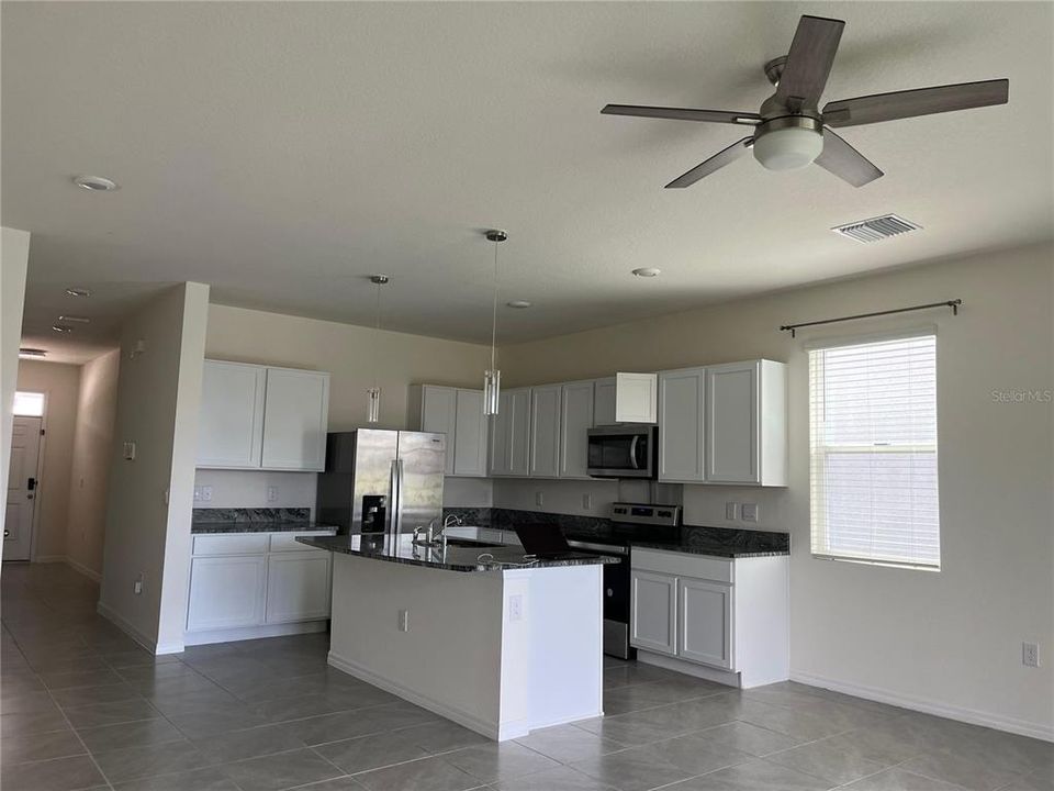 For Rent: $2,149 (3 beds, 2 baths, 1758 Square Feet)