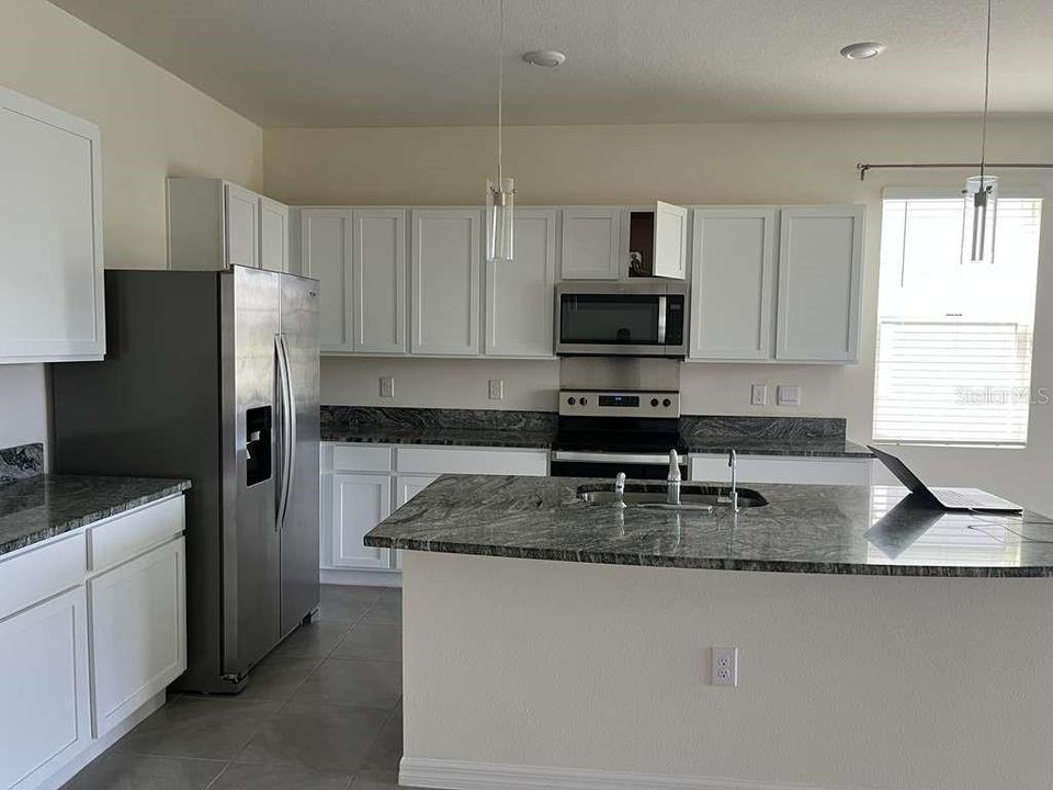 For Rent: $2,149 (3 beds, 2 baths, 1758 Square Feet)