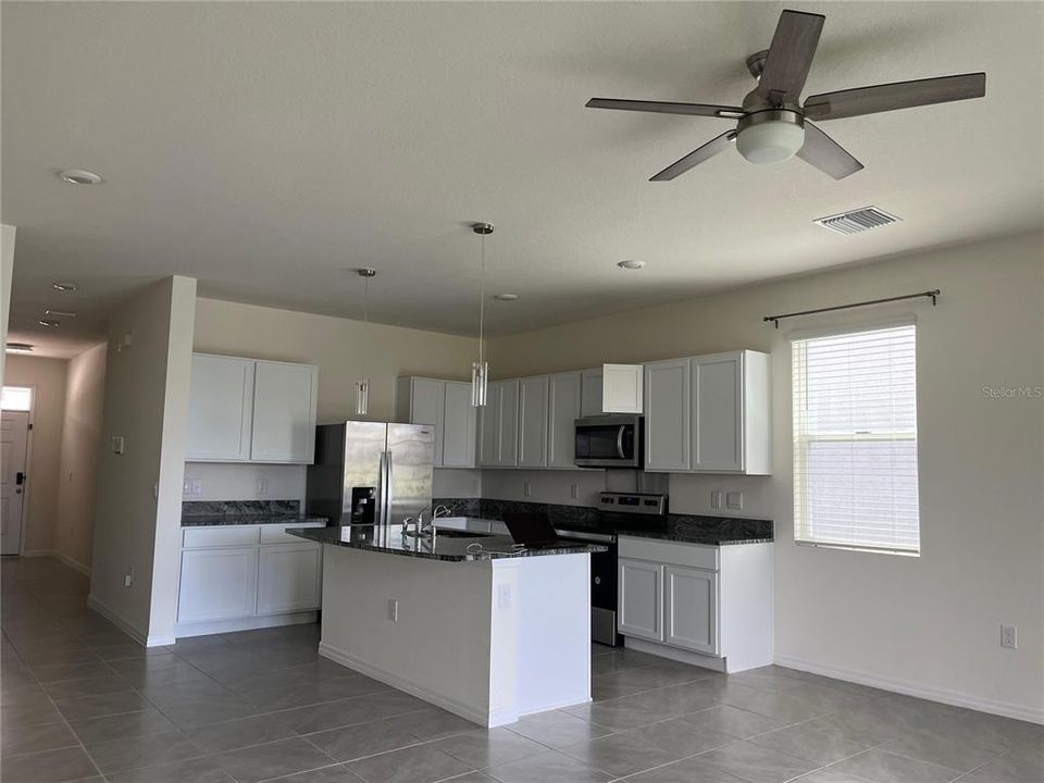 For Rent: $2,149 (3 beds, 2 baths, 1758 Square Feet)