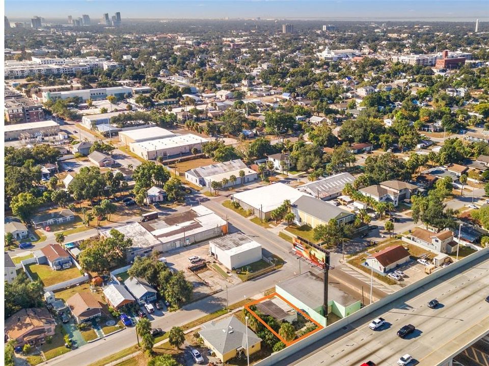 待售: $320,000 (0.11 acres)