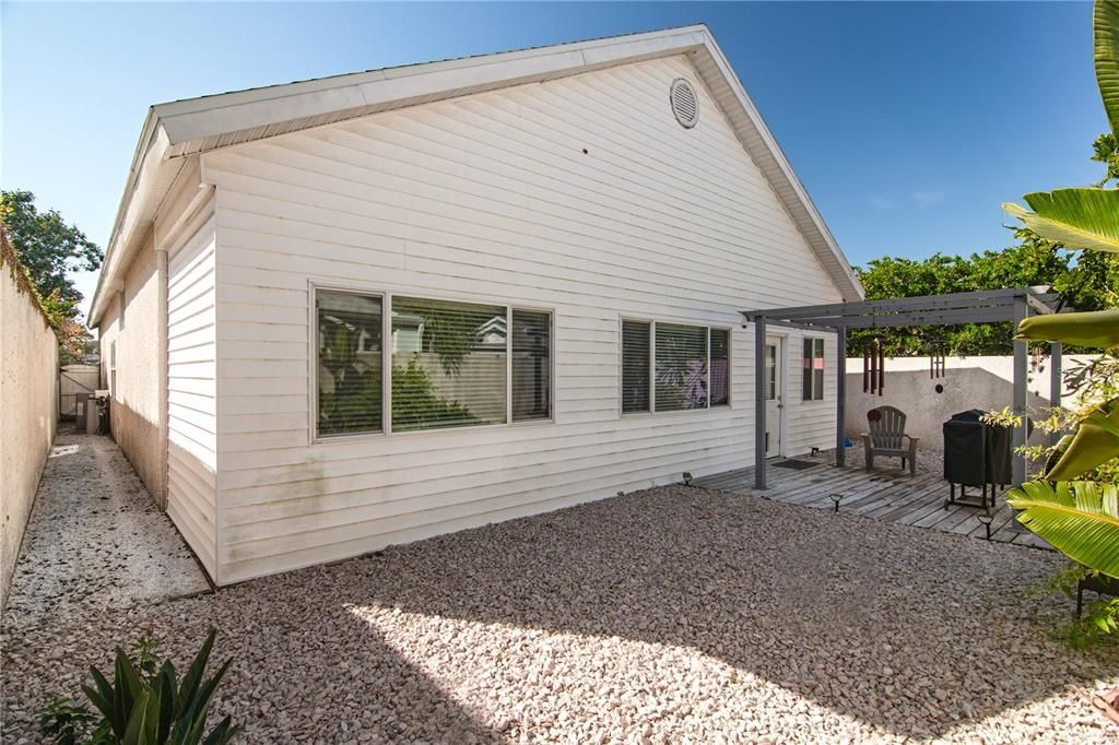 For Sale: $465,000 (2 beds, 2 baths, 1526 Square Feet)