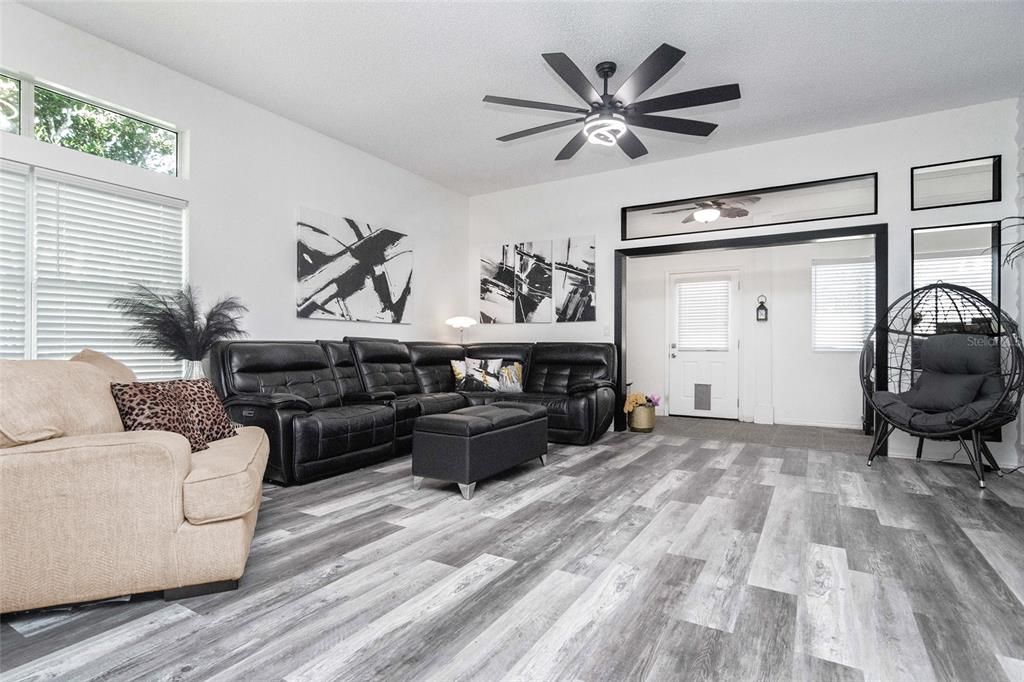 For Sale: $465,000 (2 beds, 2 baths, 1526 Square Feet)