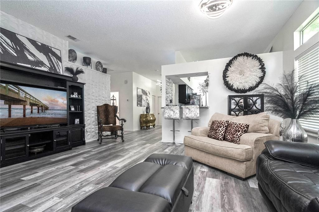 For Sale: $465,000 (2 beds, 2 baths, 1526 Square Feet)