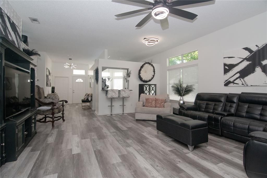 For Sale: $465,000 (2 beds, 2 baths, 1526 Square Feet)