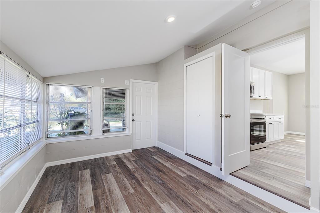 На продажу: $379,990 (4 спален, 3 ванн, 1916 Квадратных фут)