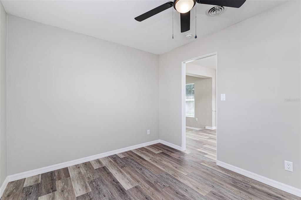 На продажу: $379,990 (4 спален, 3 ванн, 1916 Квадратных фут)