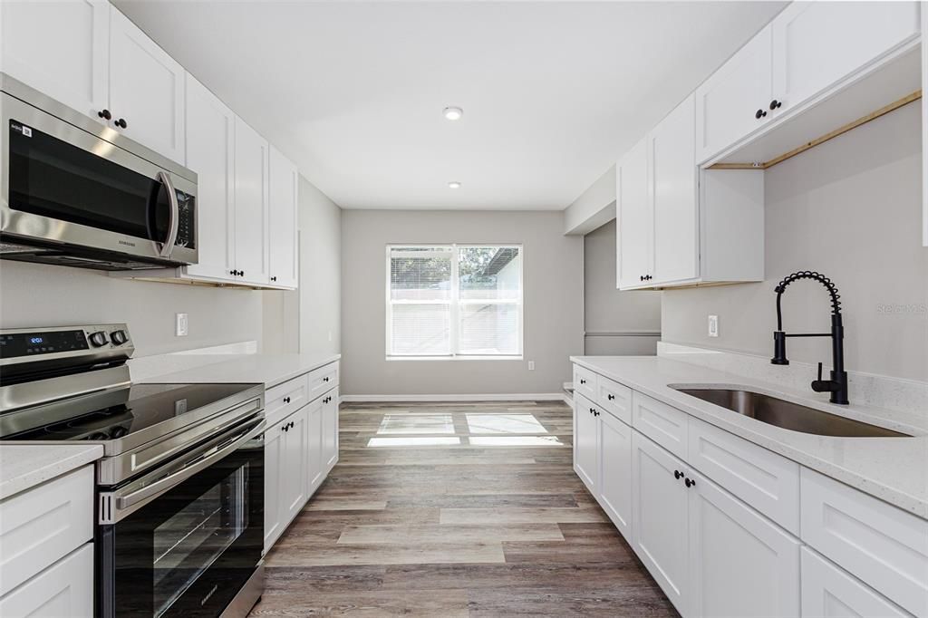 На продажу: $379,990 (4 спален, 3 ванн, 1916 Квадратных фут)