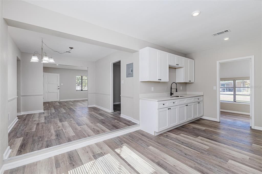 На продажу: $379,990 (4 спален, 3 ванн, 1916 Квадратных фут)