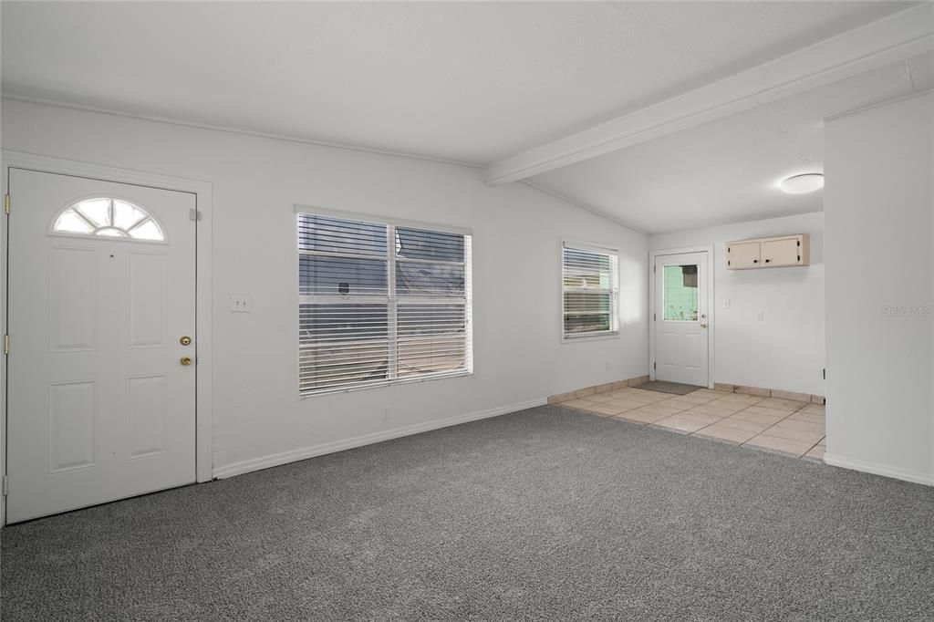 For Sale: $320,000 (2 beds, 1 baths, 775 Square Feet)