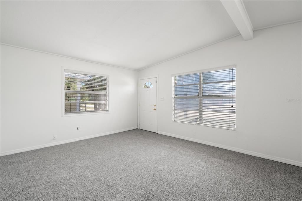 For Sale: $320,000 (2 beds, 1 baths, 775 Square Feet)