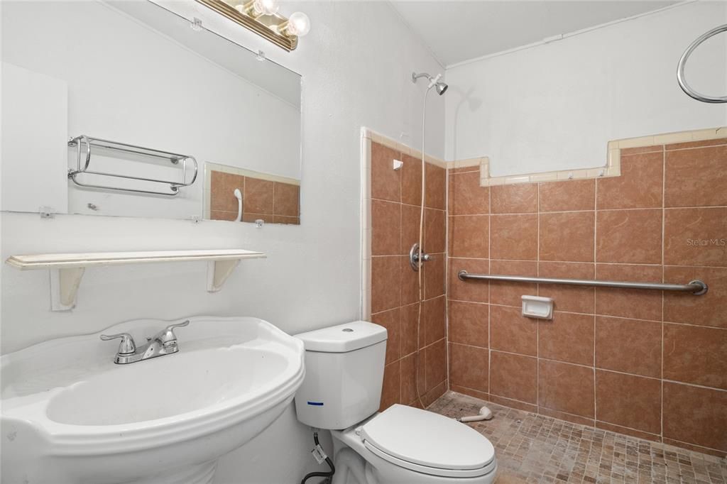 For Sale: $320,000 (2 beds, 1 baths, 775 Square Feet)