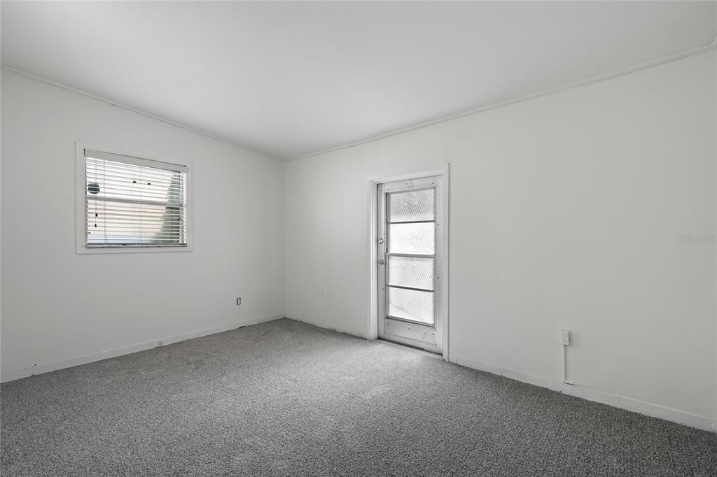 For Sale: $320,000 (2 beds, 1 baths, 775 Square Feet)