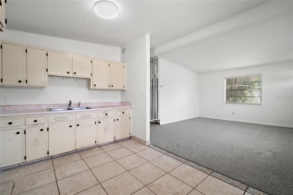 For Sale: $320,000 (2 beds, 1 baths, 775 Square Feet)