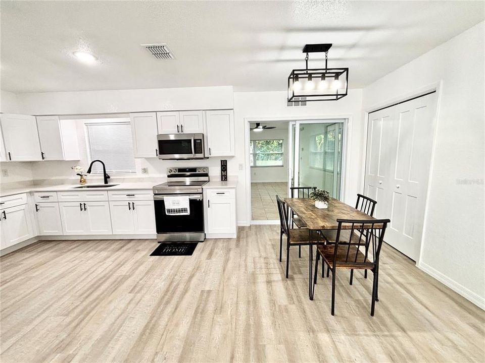 En Venta: $290,000 (3 camas, 2 baños, 1089 Pies cuadrados)