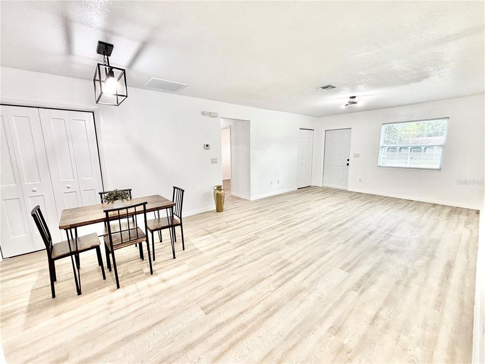 En Venta: $290,000 (3 camas, 2 baños, 1089 Pies cuadrados)