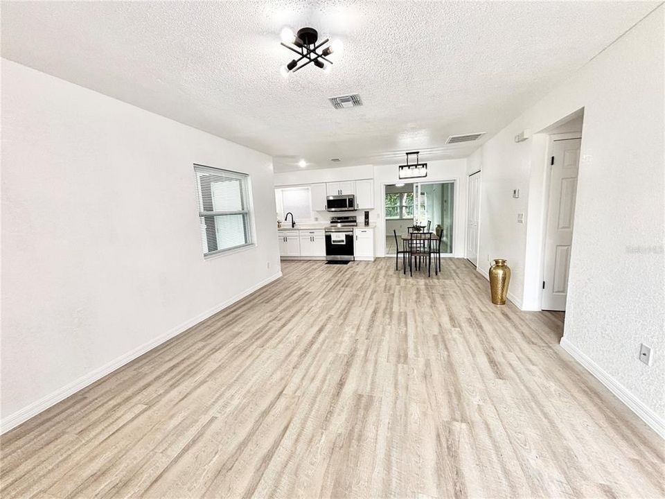 En Venta: $290,000 (3 camas, 2 baños, 1089 Pies cuadrados)