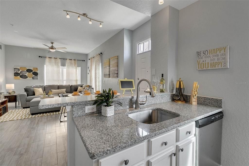 出租: $2,000 (4 贝兹, 3 浴室, 1470 平方英尺)