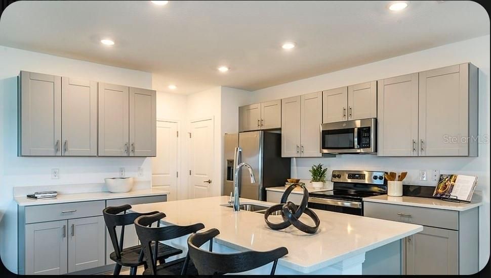 En Renta: $2,390 (4 camas, 2 baños, 2271 Pies cuadrados)