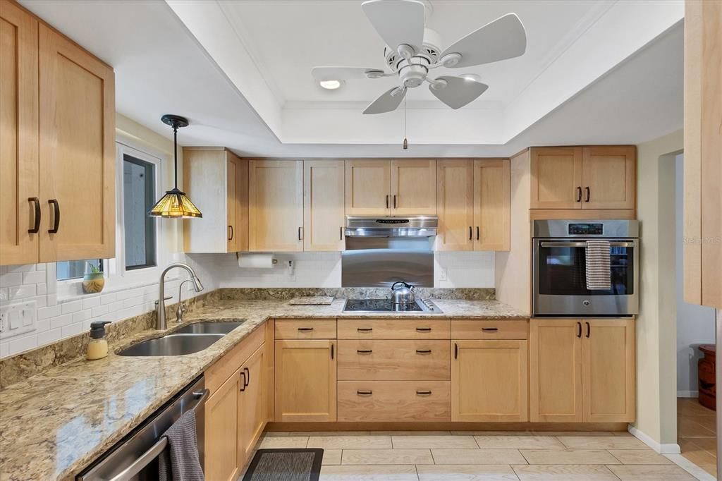 待售: $227,500 (2 贝兹, 2 浴室, 1372 平方英尺)