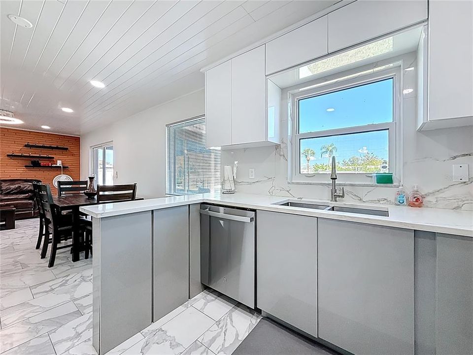 En Renta: $3,485 (3 camas, 2 baños, 1215 Pies cuadrados)