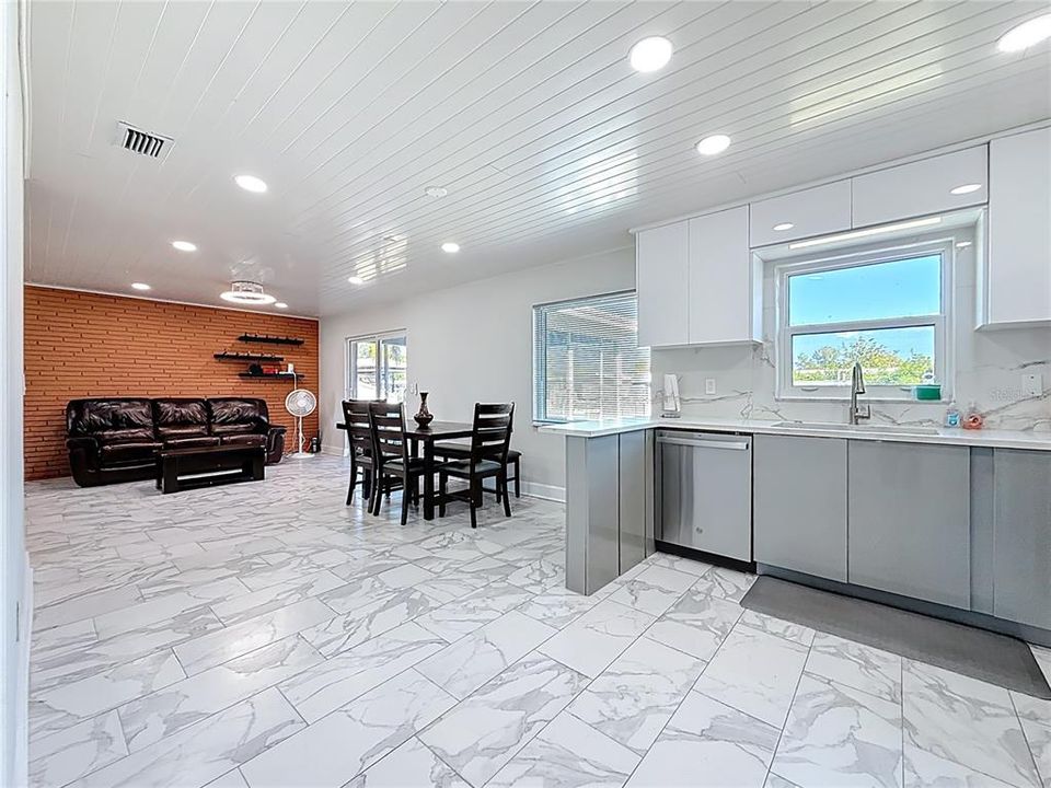 En Renta: $3,485 (3 camas, 2 baños, 1215 Pies cuadrados)