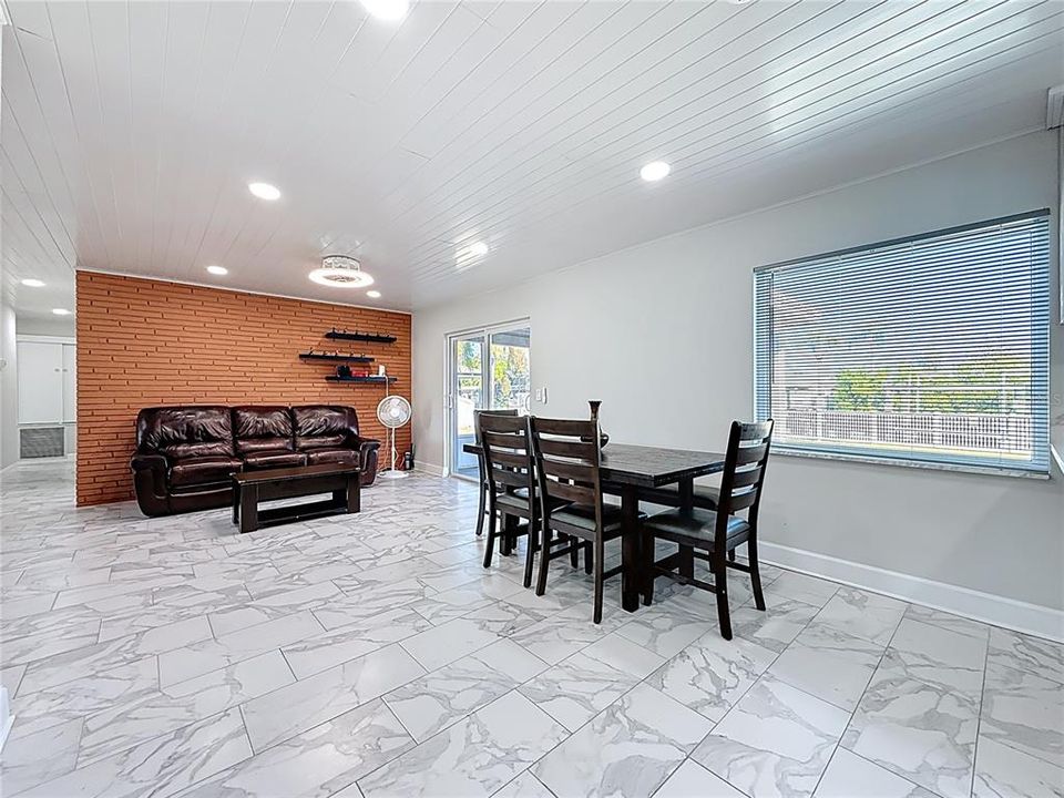 En Renta: $3,485 (3 camas, 2 baños, 1215 Pies cuadrados)