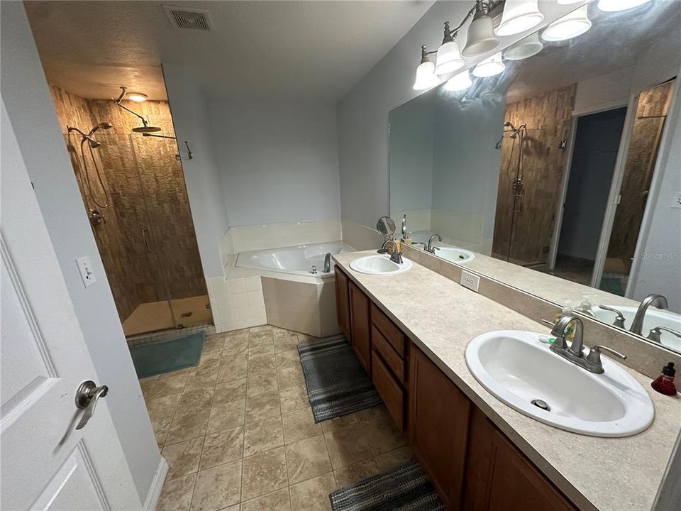 For Rent: $2,000 (3 beds, 2 baths, 1768 Square Feet)