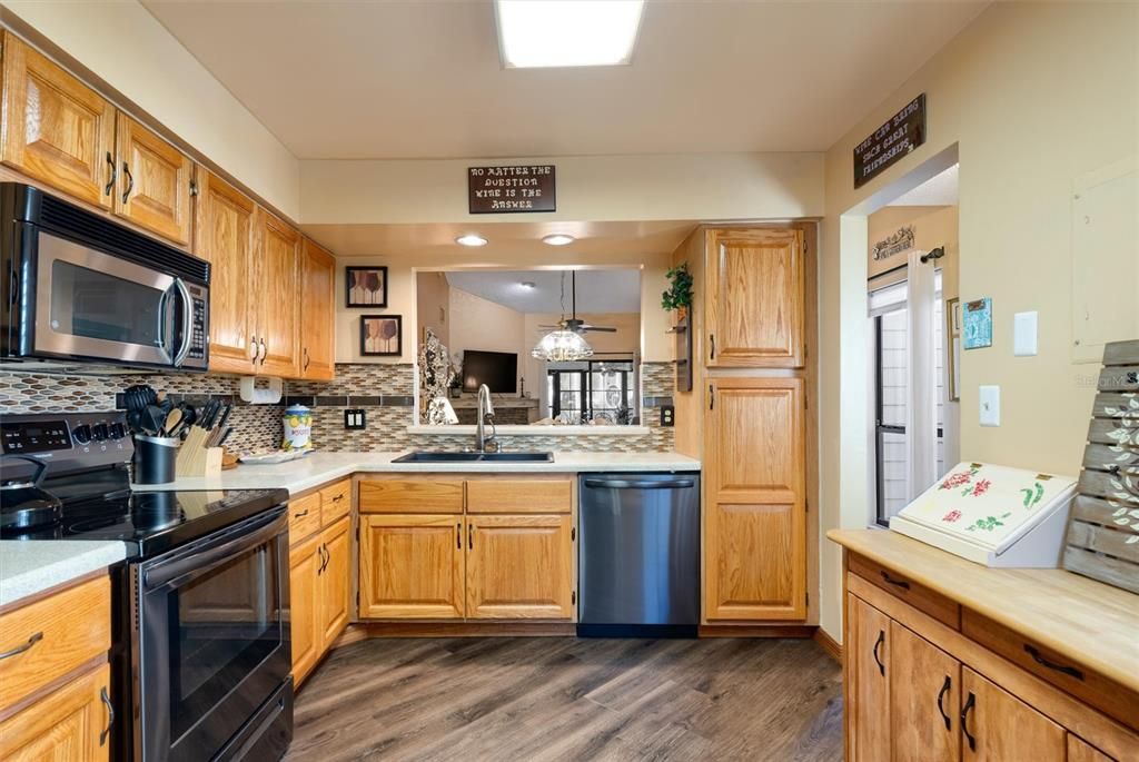 For Sale: $254,900 (3 beds, 2 baths, 1447 Square Feet)