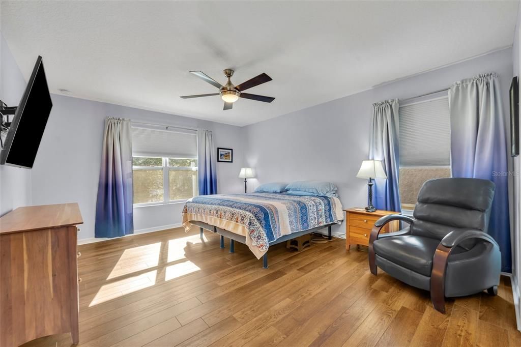 For Sale: $500,000 (5 beds, 3 baths, 2849 Square Feet)