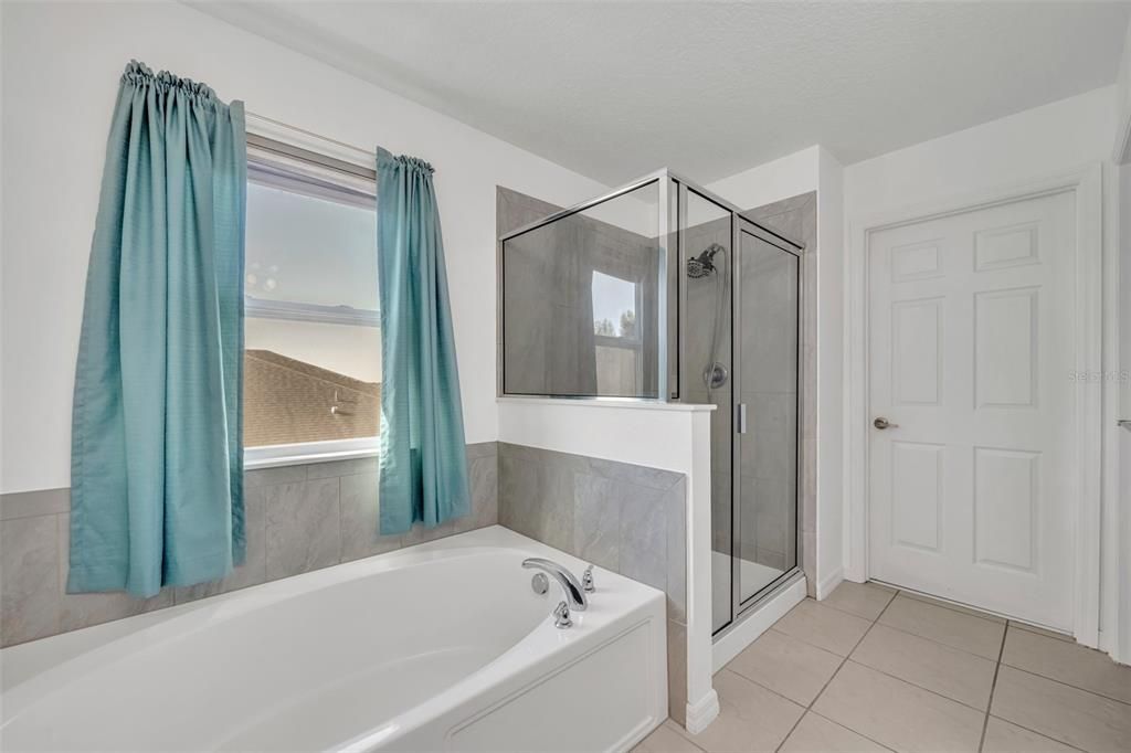 For Sale: $500,000 (5 beds, 3 baths, 2849 Square Feet)