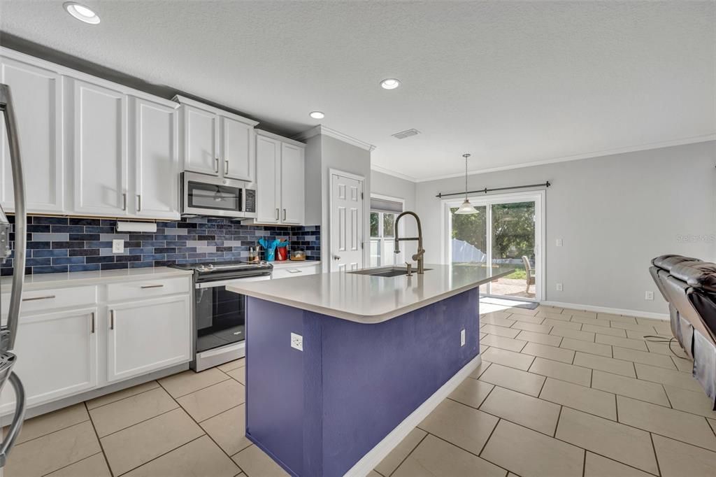 For Sale: $500,000 (5 beds, 3 baths, 2849 Square Feet)